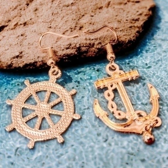BETSEY JOHNSON "ANCHORS AWAY " ENAMEL ALLOY EARRINGS - Picture 4 of 5